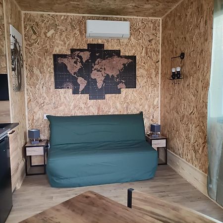 La Cabane Des Jours Heureux Saint-Laurent-de-Carnols Extérieur photo