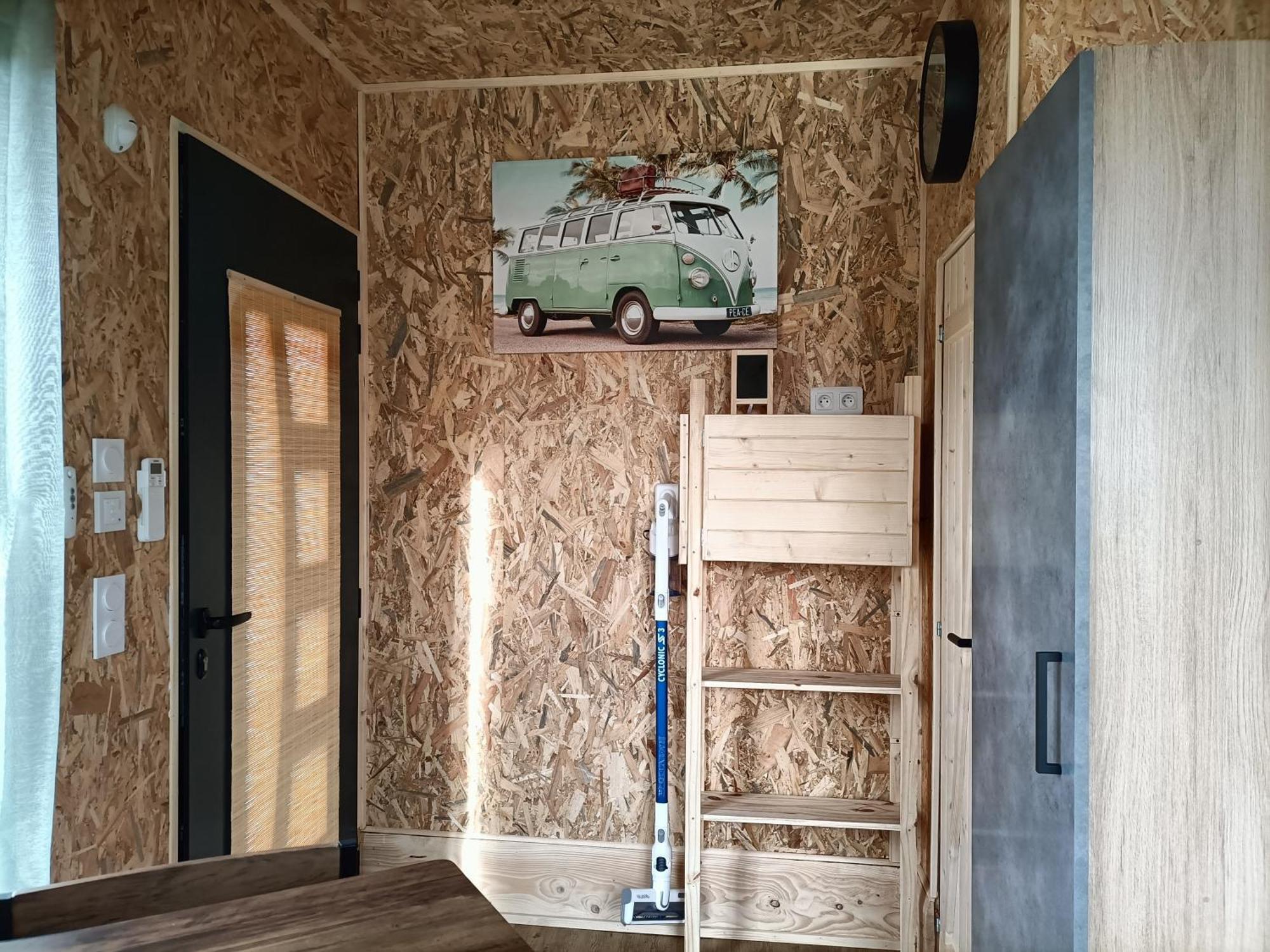 La Cabane Des Jours Heureux Saint-Laurent-de-Carnols Extérieur photo